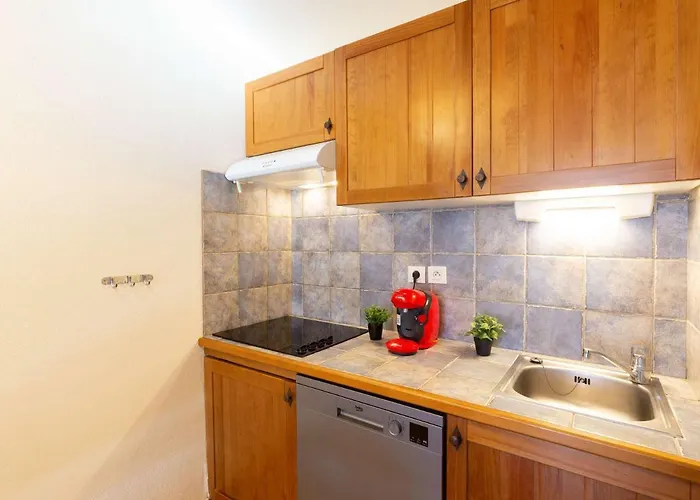 A Saint-lary Avec Piscine, Sauna Et Parking Securise - Fr-1-296-398