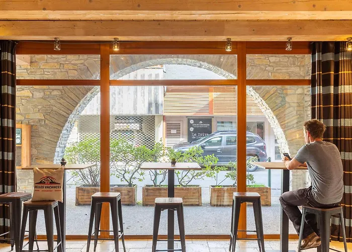 A Saint-lary Avec Piscine, Sauna Et Parking Securise - Fr-1-296-398 سانت لاري سولون